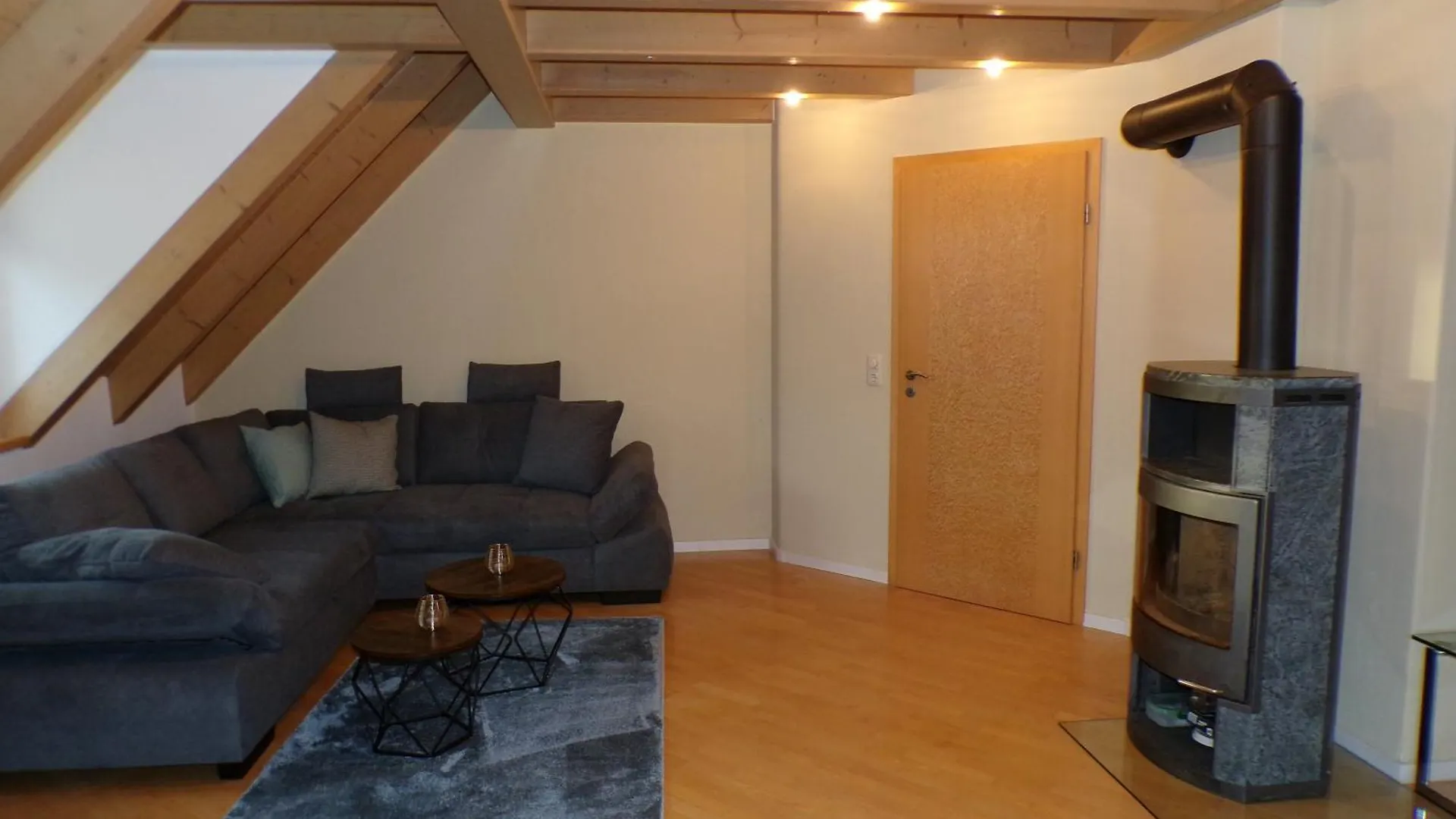 Lägenhet Mondfaenger Ferienwohnung , Naehe Playmobil Funpark Und Messezentrum Wilhermsdorf